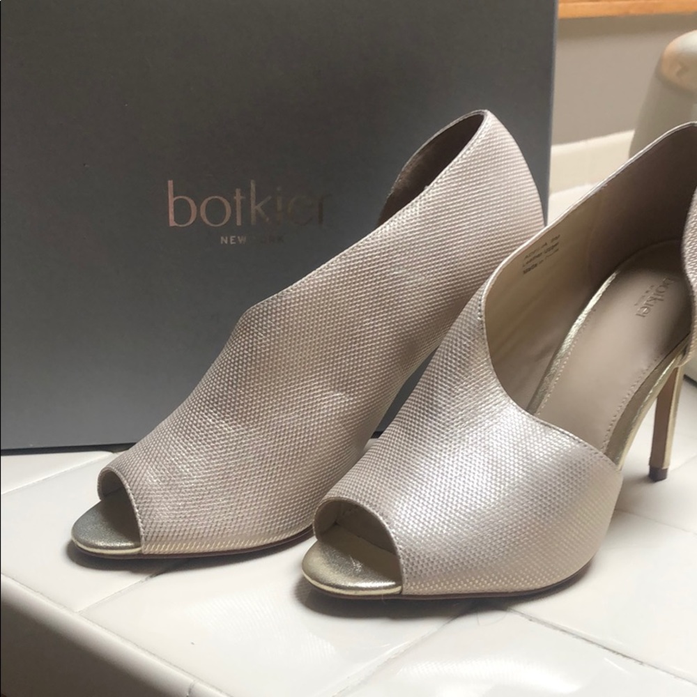 Botkier Adelia Champagne & Gold Heels
